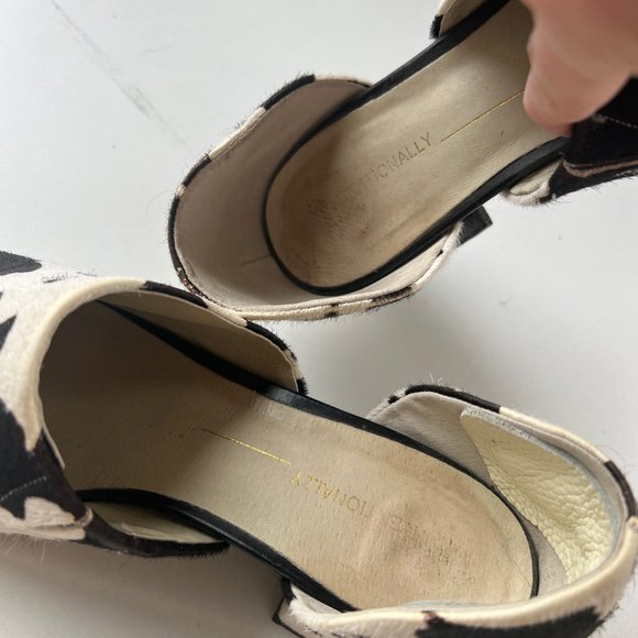 INTENTIONALLY BLANK Black and Cream Flats - Picture 7 of 8